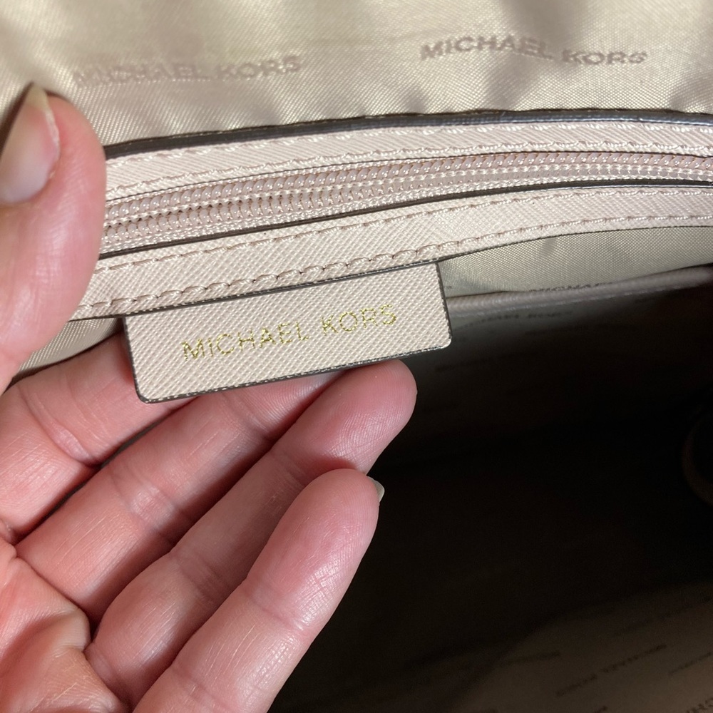 Michael Kors NWOT Tote shoulder Bag - Picture 5 of 9